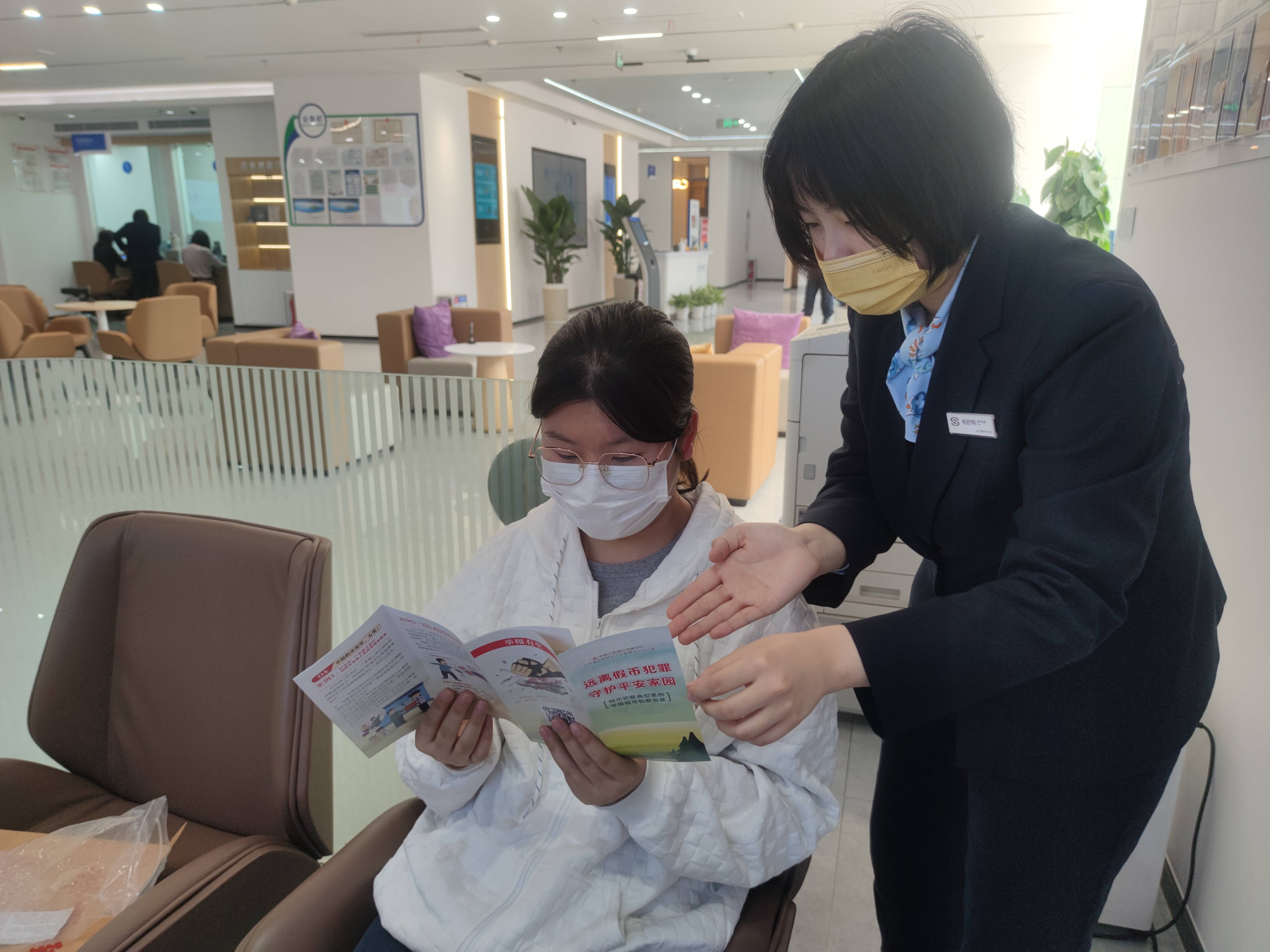 民生银行客服电话人工服务怎么打(民生银行的客服电话是多少怎么转人工服务)