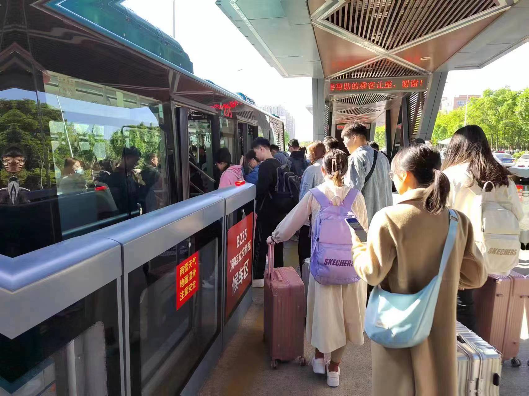 高铁不到站，公交不收车  “五一”假期济南公交完成客运量约659万人次