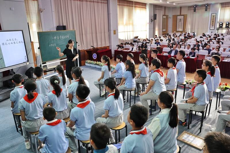 山东省中华诗文教育学会成立20年文化庆典在​山师附小举行