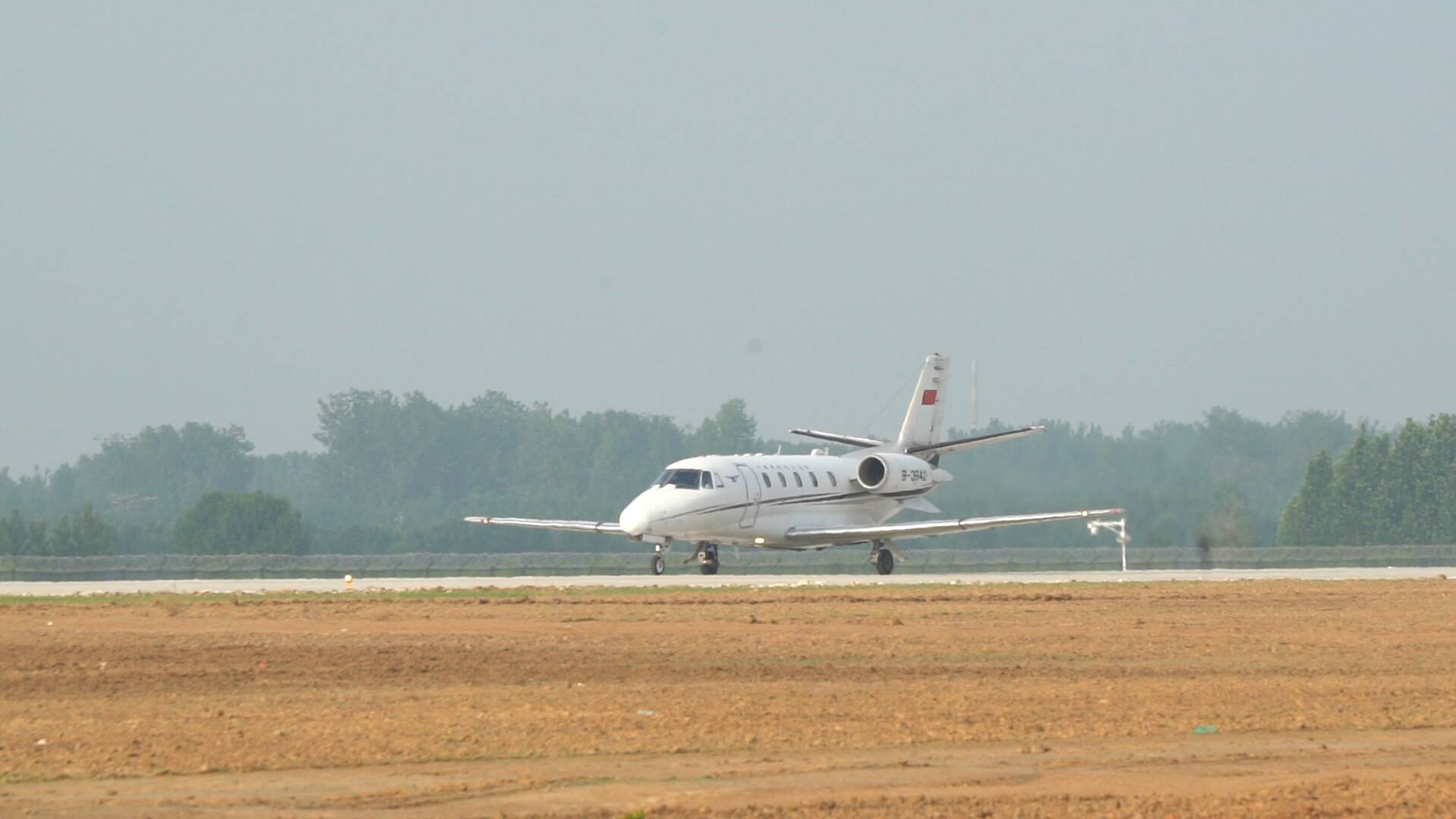 济宁大安机场完成首次飞机降落起飞