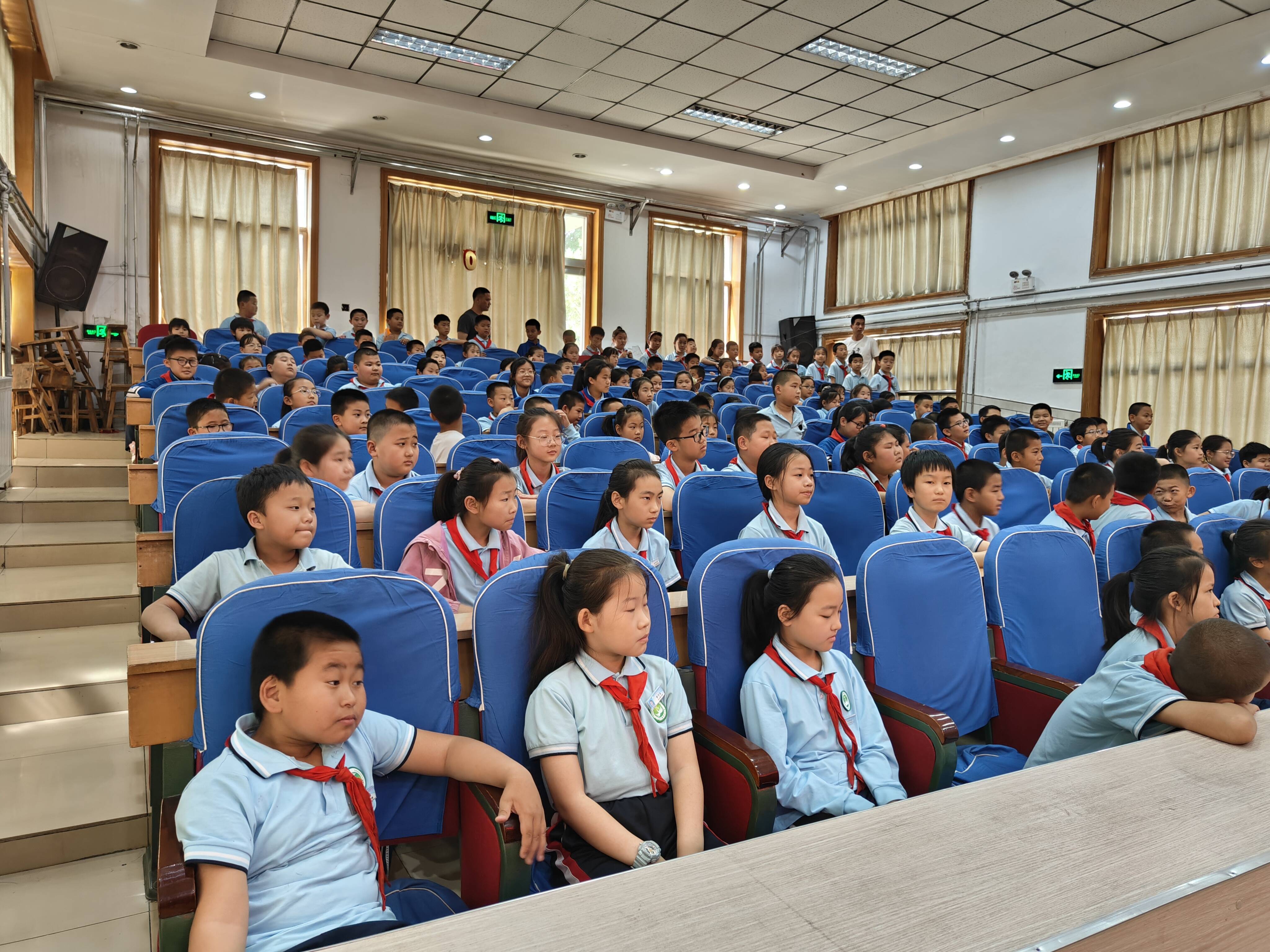 大王镇中心小学图片