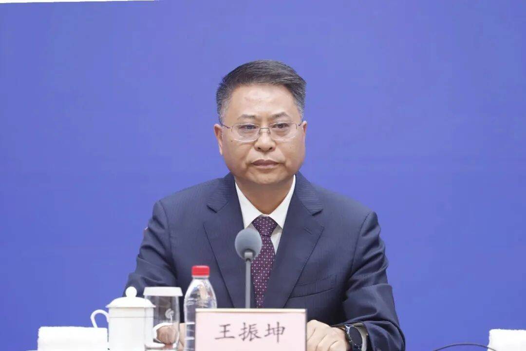 省海洋局党组成员,副局长王振坤出席发布会并介绍省海洋局在外来物种