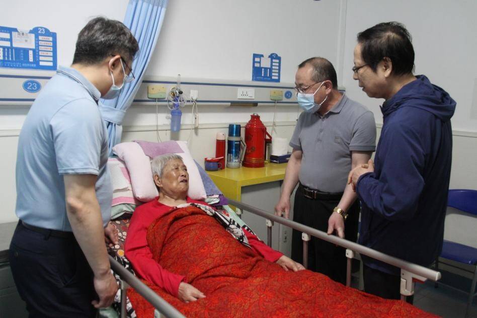 济南市第二人民医院扎实开展离休干部大走访“登门行动”