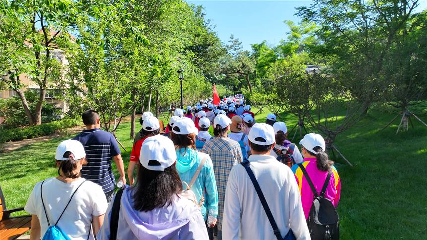 “绿动青岛·太平山打卡健步行”活力开启  探寻“公园城市”美好
