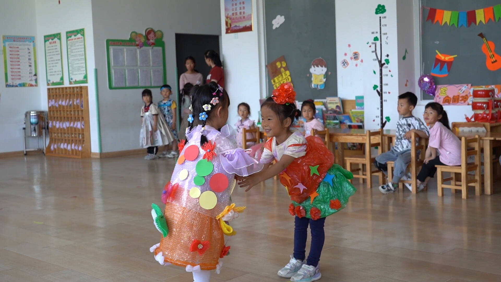 世界环境日 | 武城：“环保时装秀”为孩子种下一颗绿色环保种子
