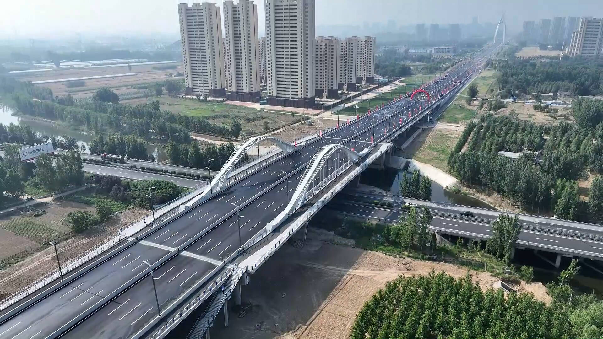 聊城：中华路北延暨跨济聊高速大桥正式通车