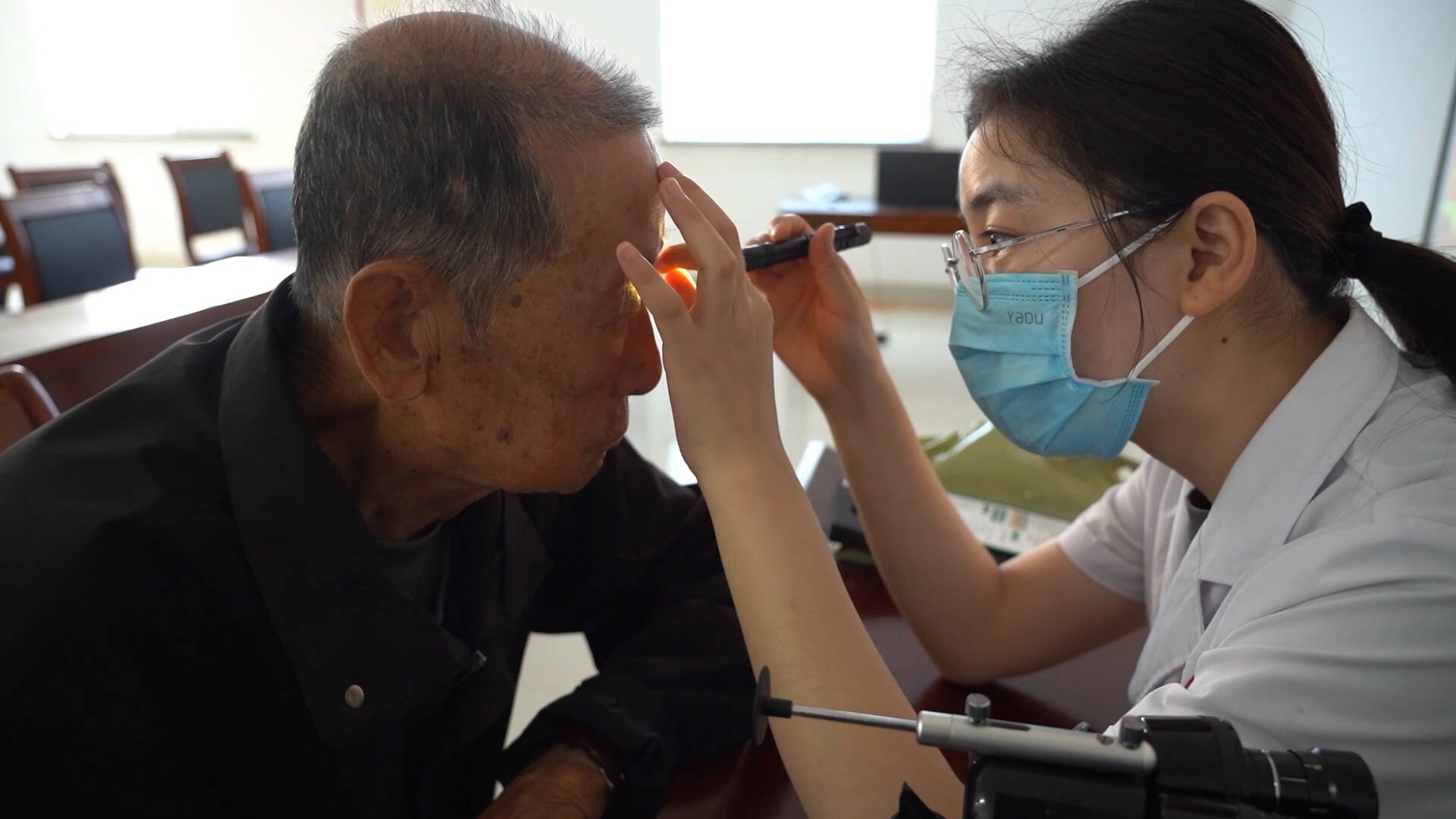 全国爱眼日 | 武城：关爱老年人视力健康 义诊走进敬老院