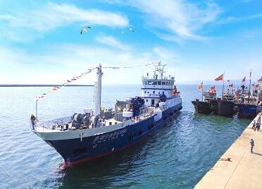 全国首艘活鱼养殖运输渔船到烟台八角港投用