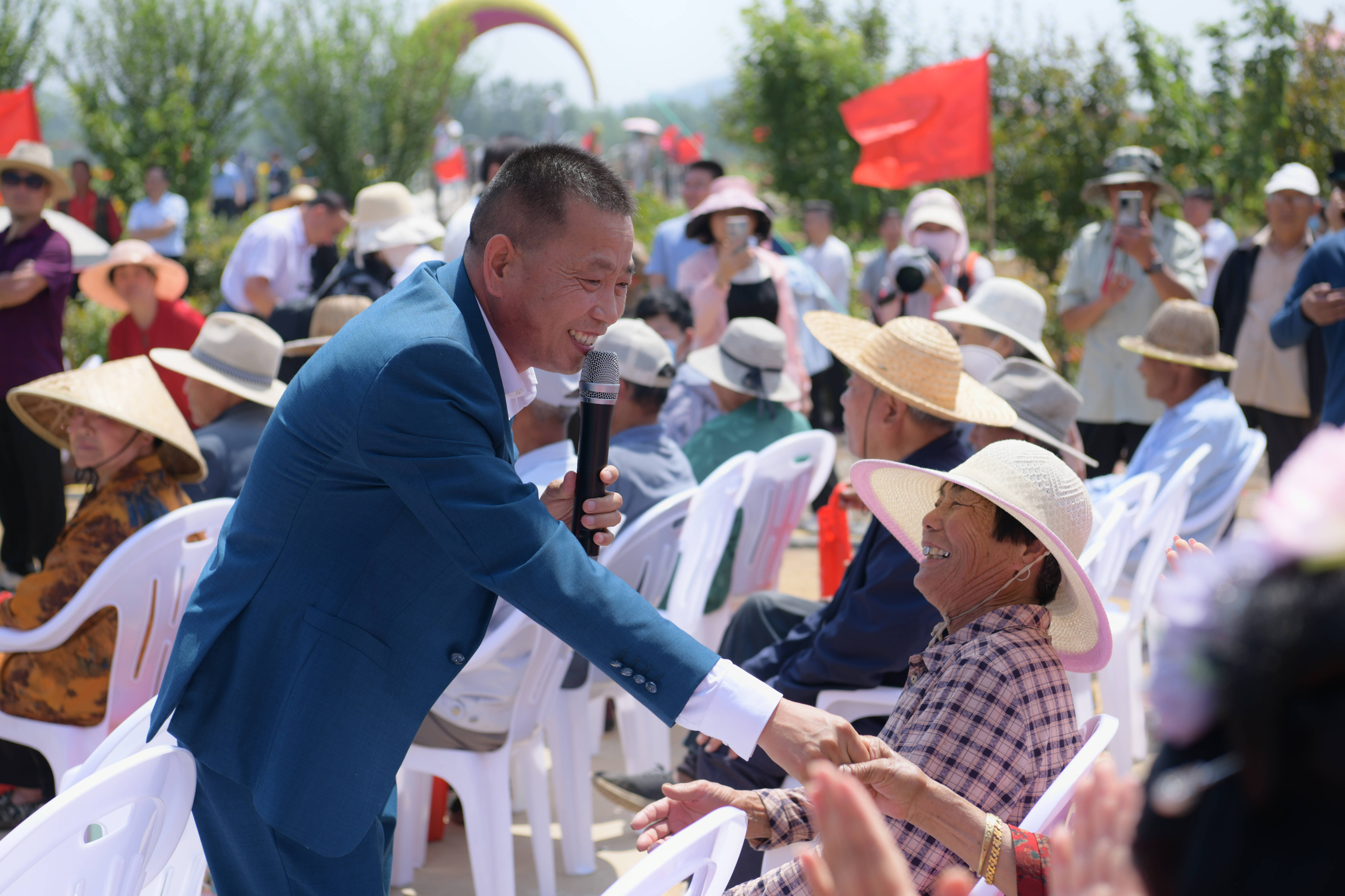 臨沭第六屆萬畝七彩百合文化旅遊節開幕