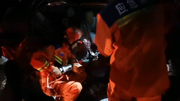 司机疲劳驾驶酿事故 昌乐消防紧急救援