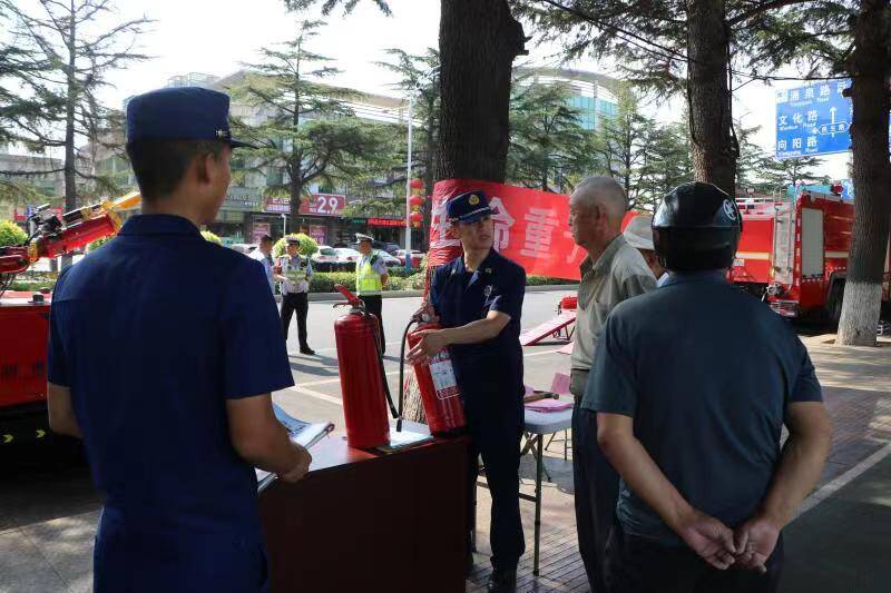 烟台：栖霞市消防救援大队开展安全宣传咨询日消防宣传活动