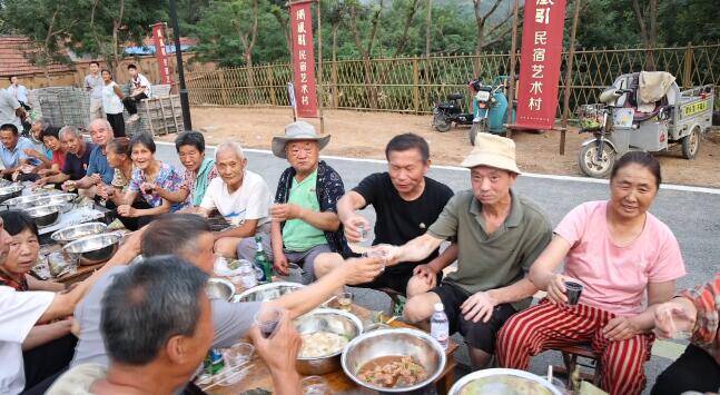 青州：山村摆起长桌宴  浓浓端午话振兴