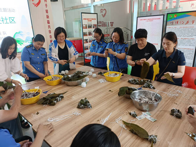端午粽飄香 真情進(jìn)社區(qū) 濱州“城管藍(lán)”走進(jìn)社區(qū)體察民情