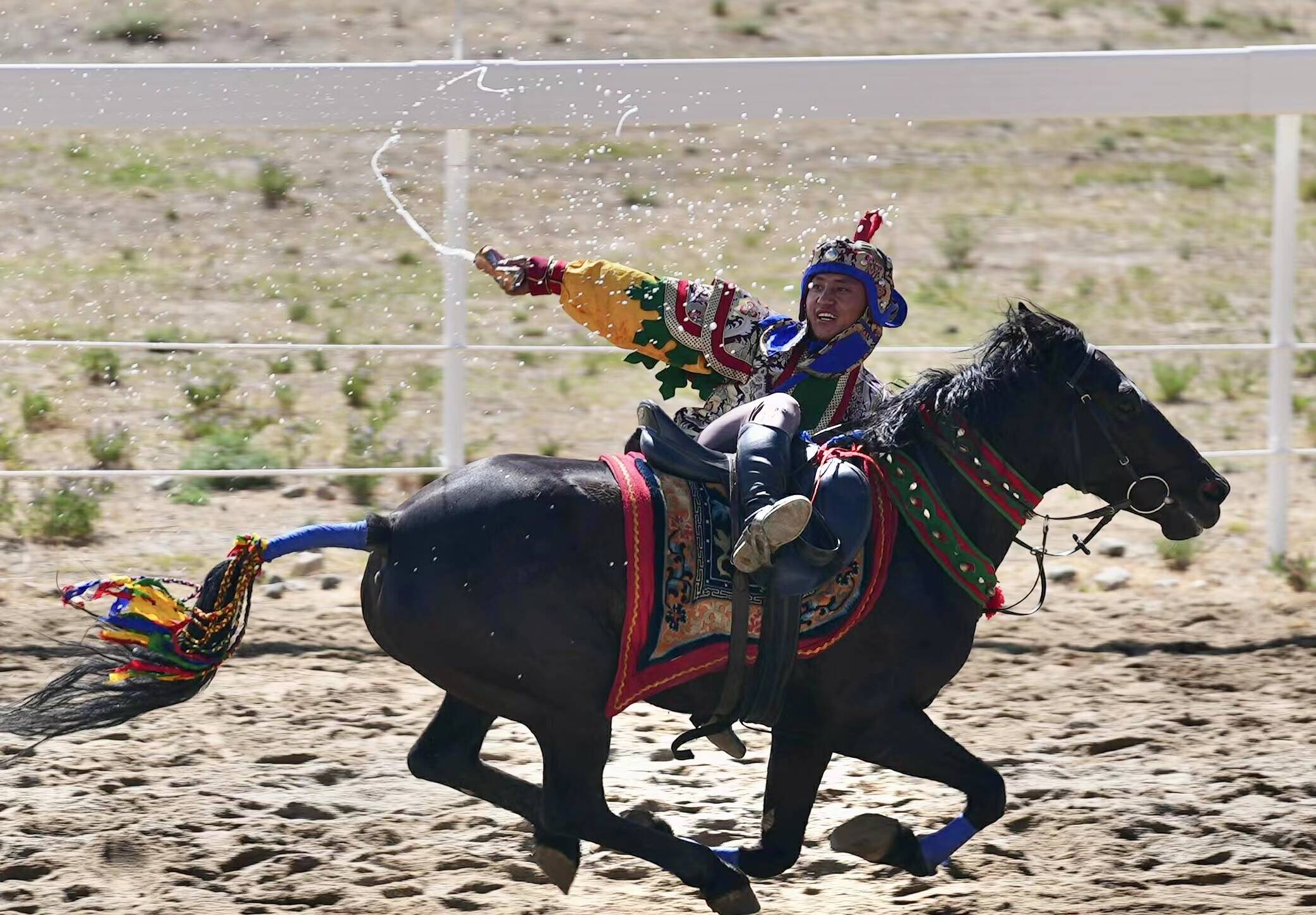 組圖｜“策馬歡歌·珠峰云際”賽馬活動(dòng)在西藏日喀則舉行