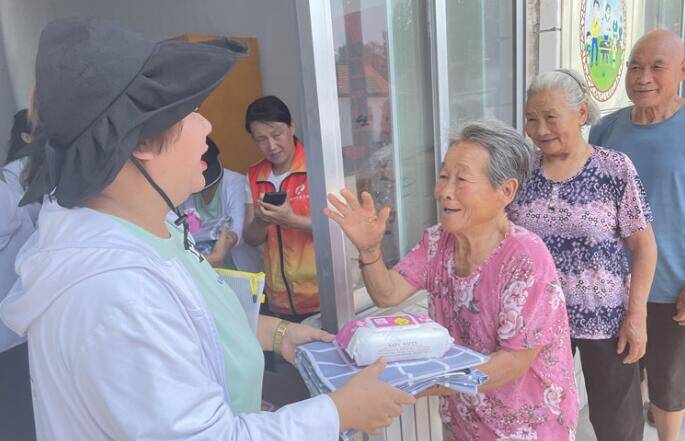 潍坊为5.72万名困难群众代缴2002万元养老保险费