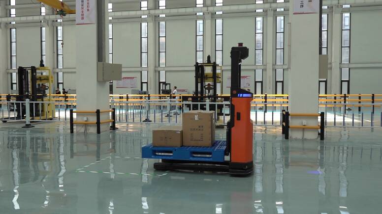 抢占新赛道！年产超过百万台智能机器人的生产基地“花开”潍坊市潍城区