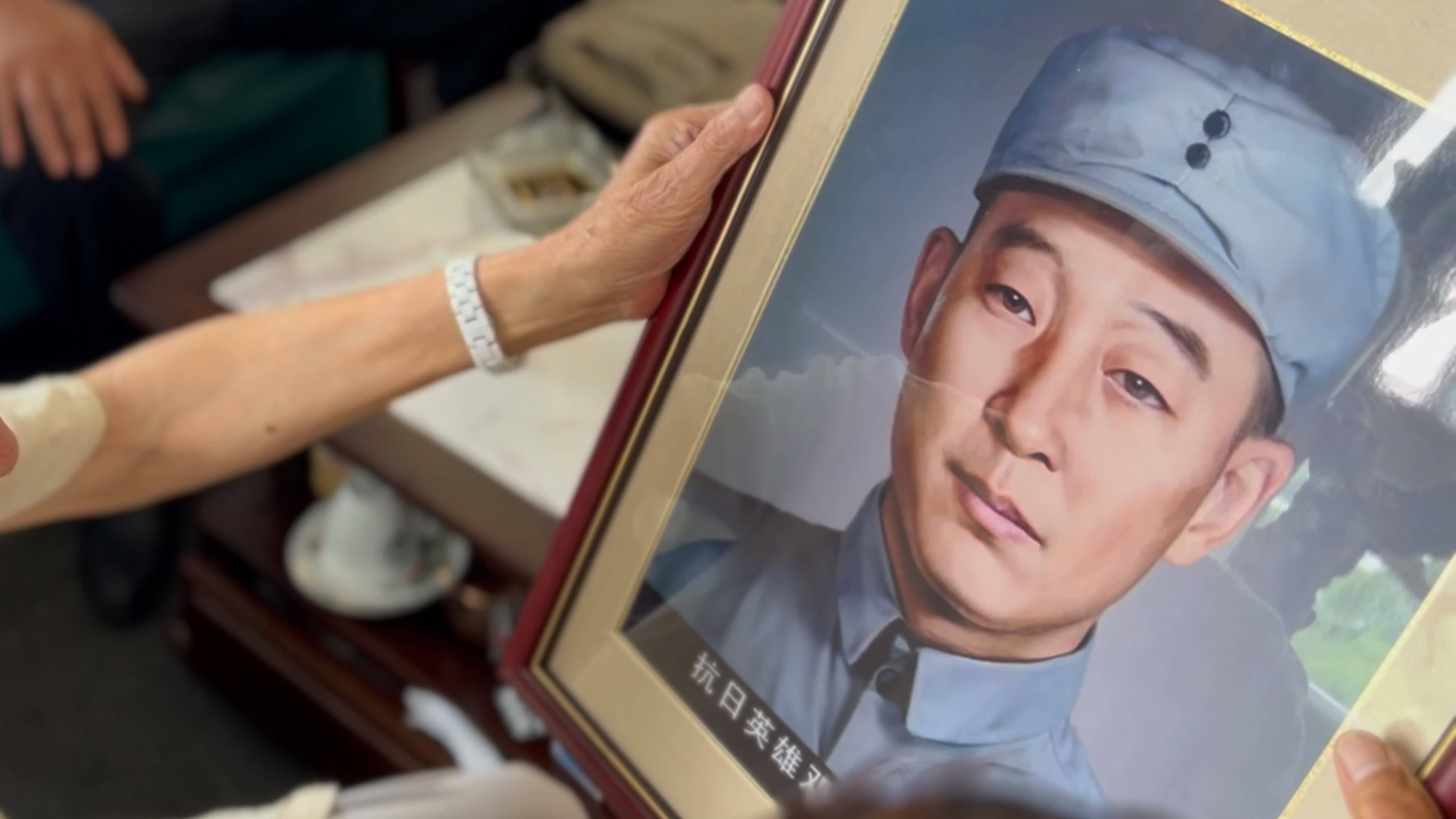“神笔警探”林宇辉模拟抗日烈士画像 86岁老人终见父亲容貌！