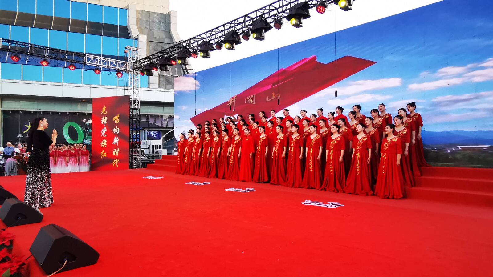 “先锋党旗红 唱响新时代”德百大楼庆祝中国共产党成立102周年歌曲联唱活动成功举办