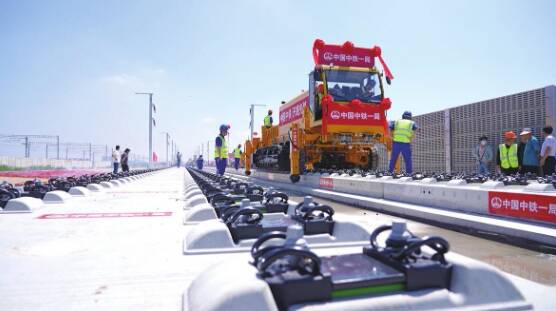 潍烟高铁开始铺轨 预计明年6月全线通车
