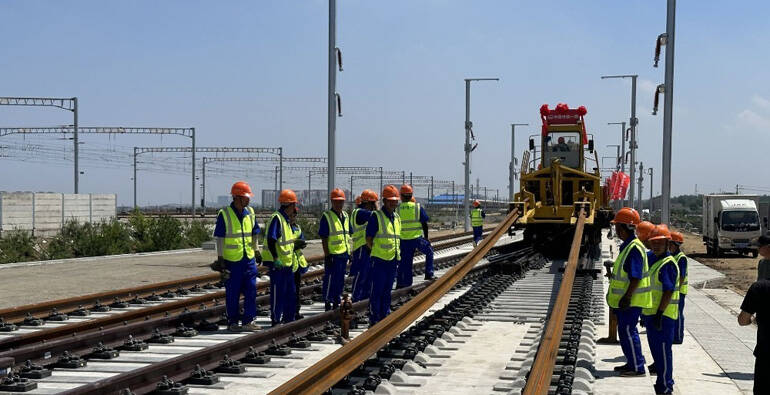 潍烟高铁开始全线铺轨，计划2024年6月完工