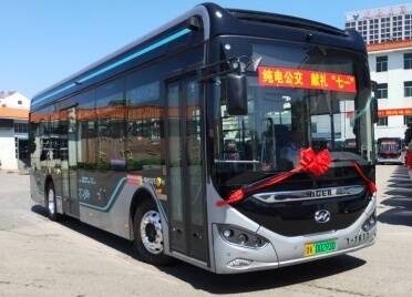 威海中心城区“上新”61辆纯电动公交车