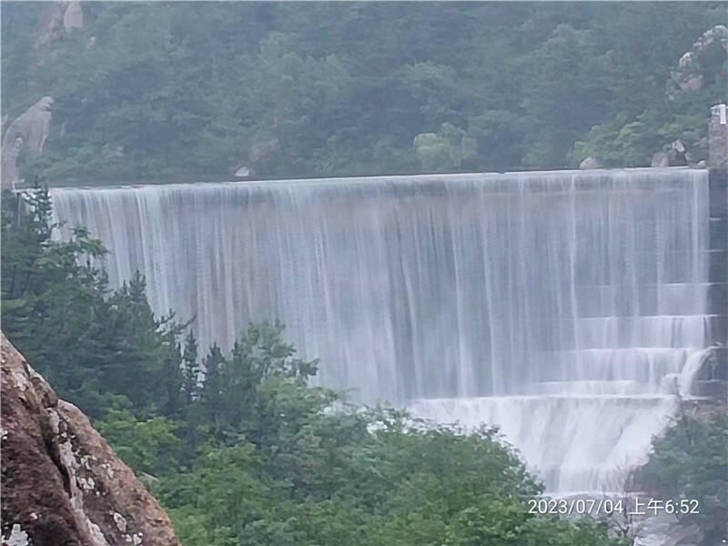 受降雨影響 青島市嶗山區多座水庫出現溢洪