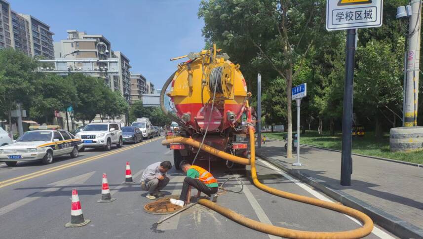 未雨绸缪 精细排查 济南高新区开启道路防汛“安全保畅”护航模式