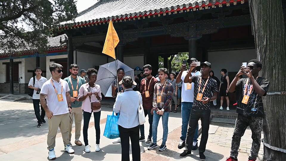世界各地青年代表参访孔府孔庙 感受儒家思想的深刻内涵