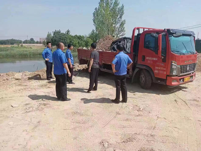 環境整治濱州城管在行動 查處違規亂倒垃圾車5輛
