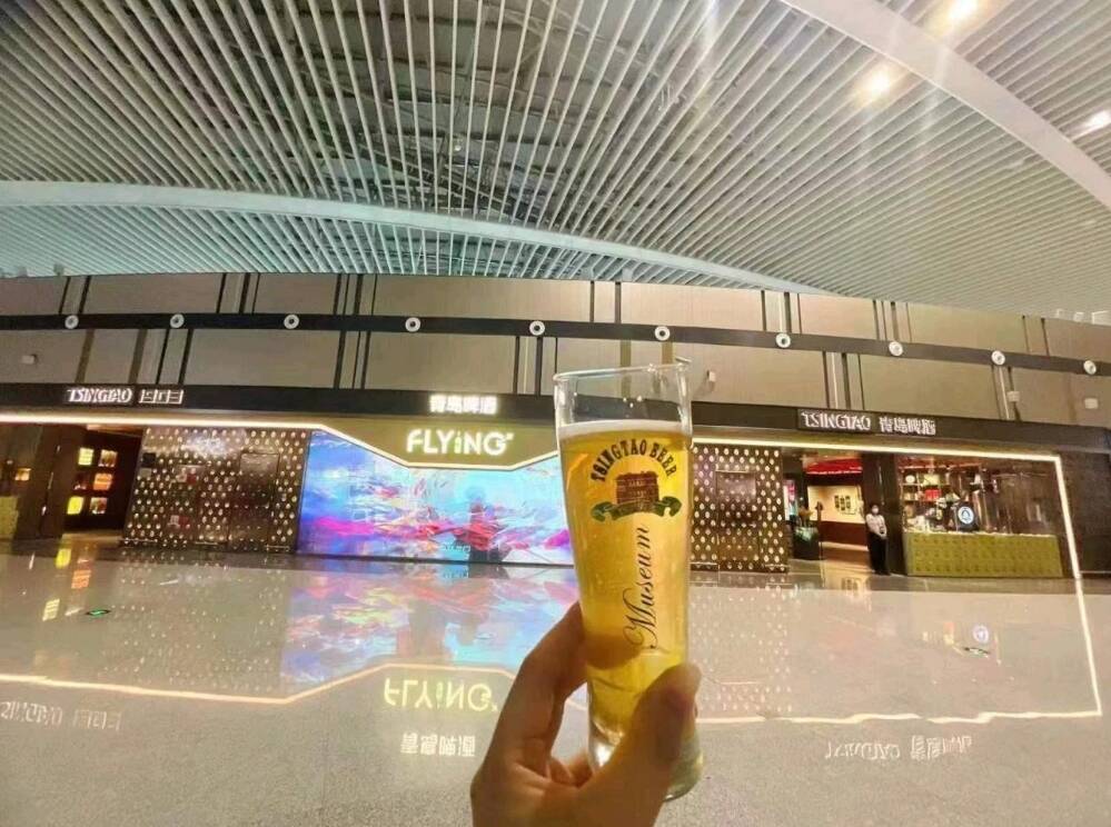 “嗨啤”一下！青岛机场请旅客朋友们免费哈啤酒啦！