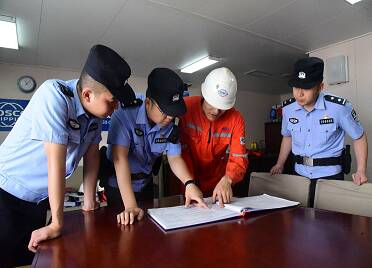 蓬莱边检站上半年护航7.38万吨“中国造”海上风电设备出口创汇