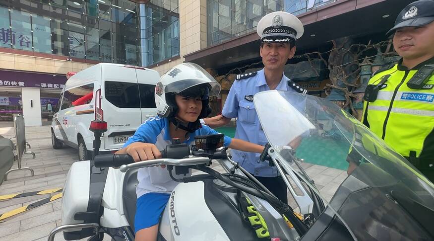 济宁：暑期进警营 孩子们解锁不一样“警”彩