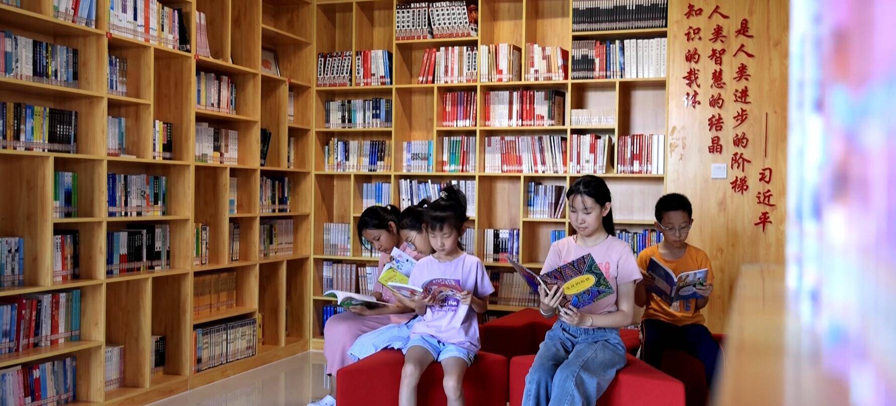 滨州市滨城区内300多家“农家书屋” 成孩子们的“暑假乐园”