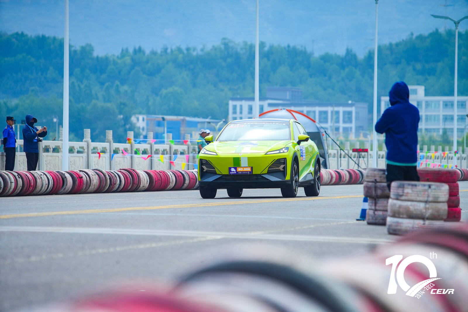 参赛车型数量再创新高 第十届环青海湖（国际）电动汽车挑战赛发车仪式举行