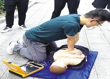 烟台两处公园增设“救命神器”AED