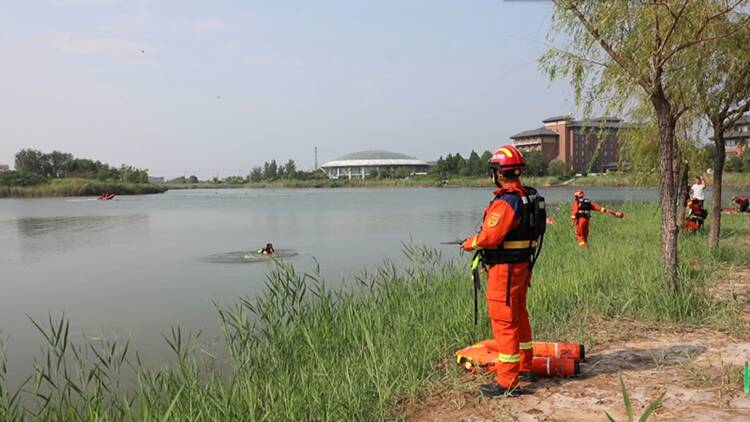预防和遏制溺水事故发生 惠民多部门联合开展防溺水应急救援演练