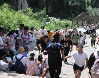 泰山旅游人数不断攀升，暑期旅游“热力”十足