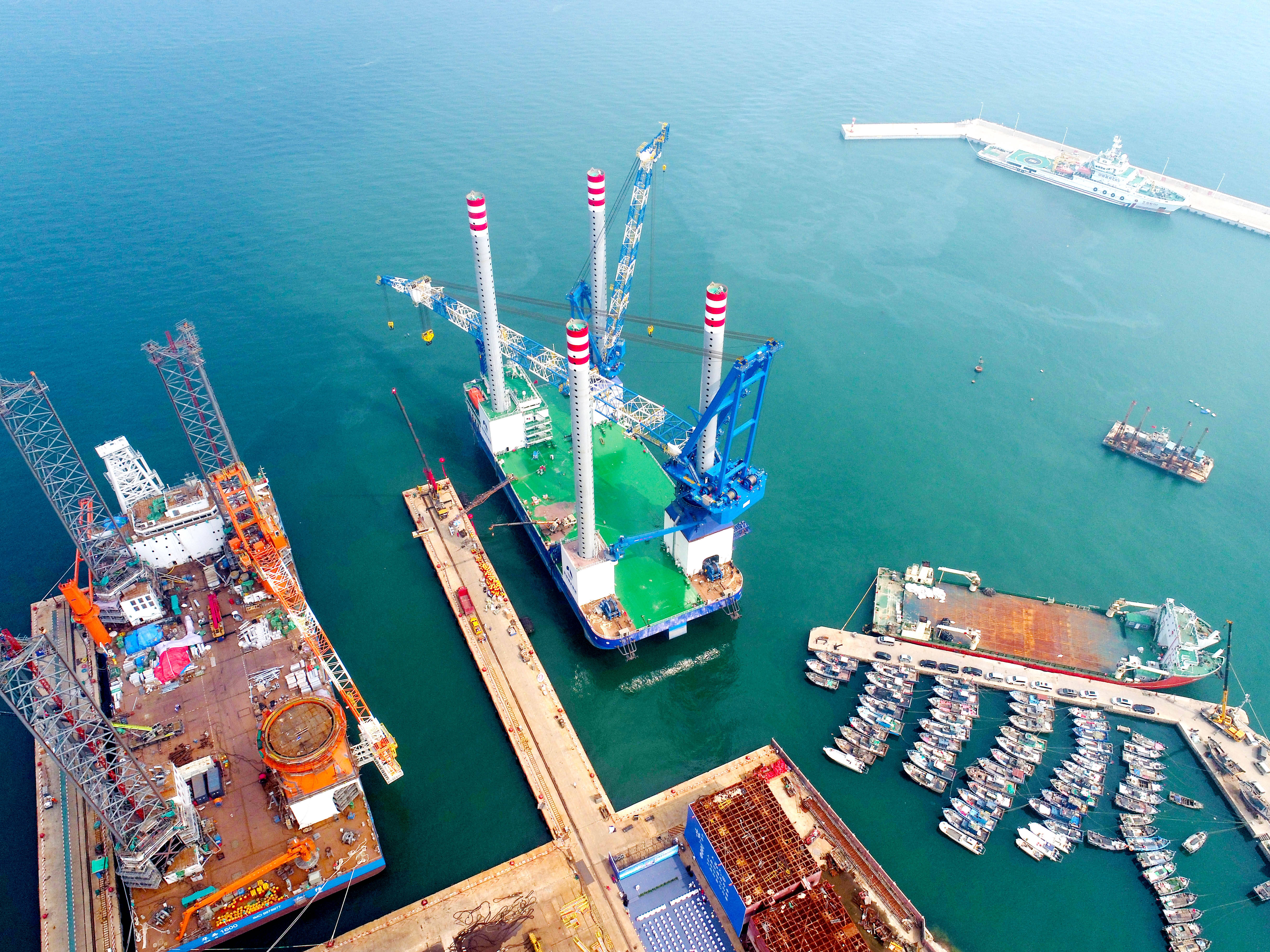 1200吨自升式海上风电安装平台在青岛交付