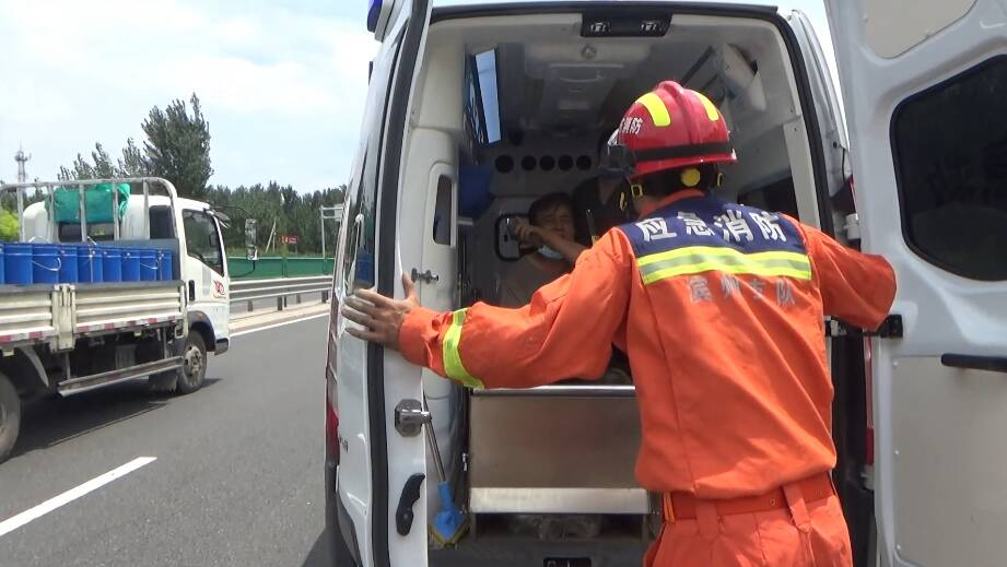 鄒平：半掛車司機因走神致車輛失控 被甩出駕駛室