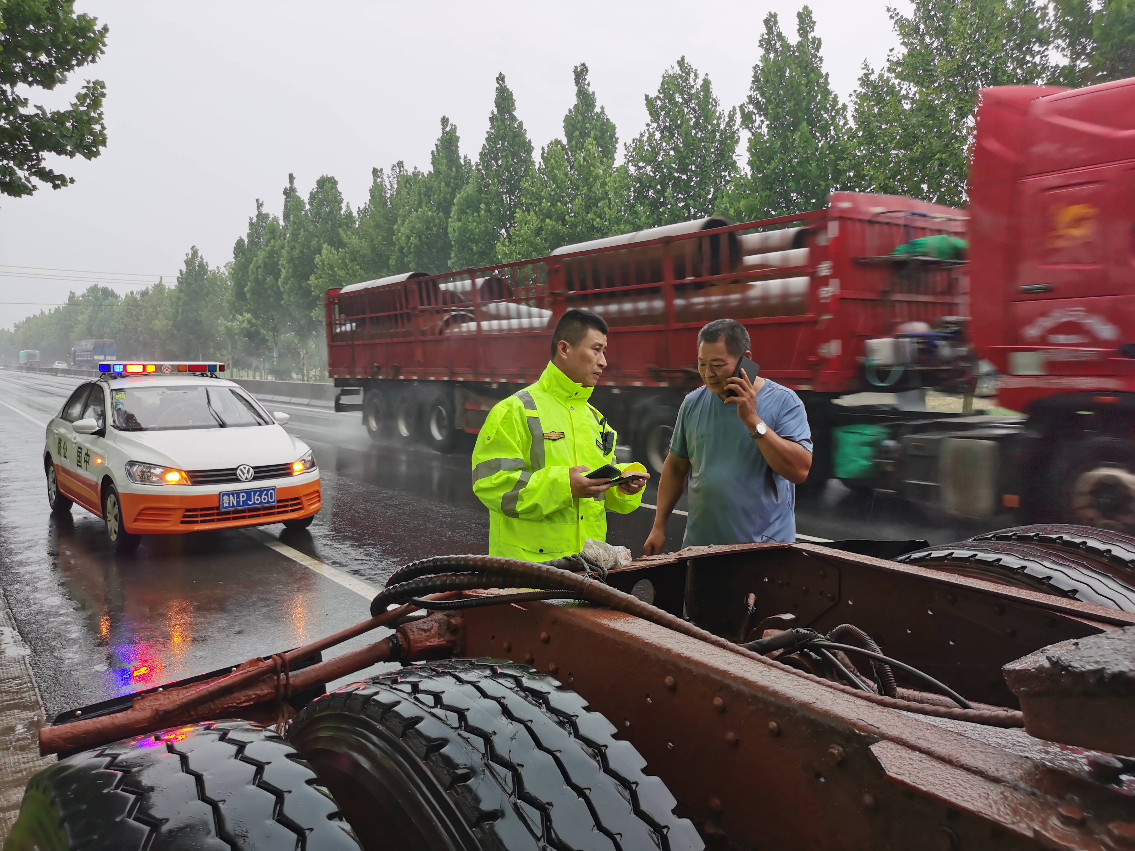 庆云公路分中心妥善处置一起车祸事件