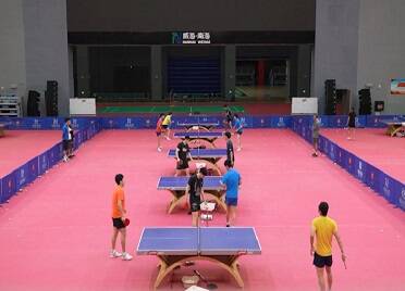 中国乒乓球队抵达威海南海新区集训