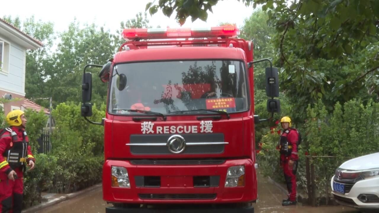 东营消防支队连续作战10小时 排涝超4000立方米