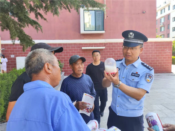 潍坊滨海公安分局禁毒大队开展“禁毒宣讲进社区”活动