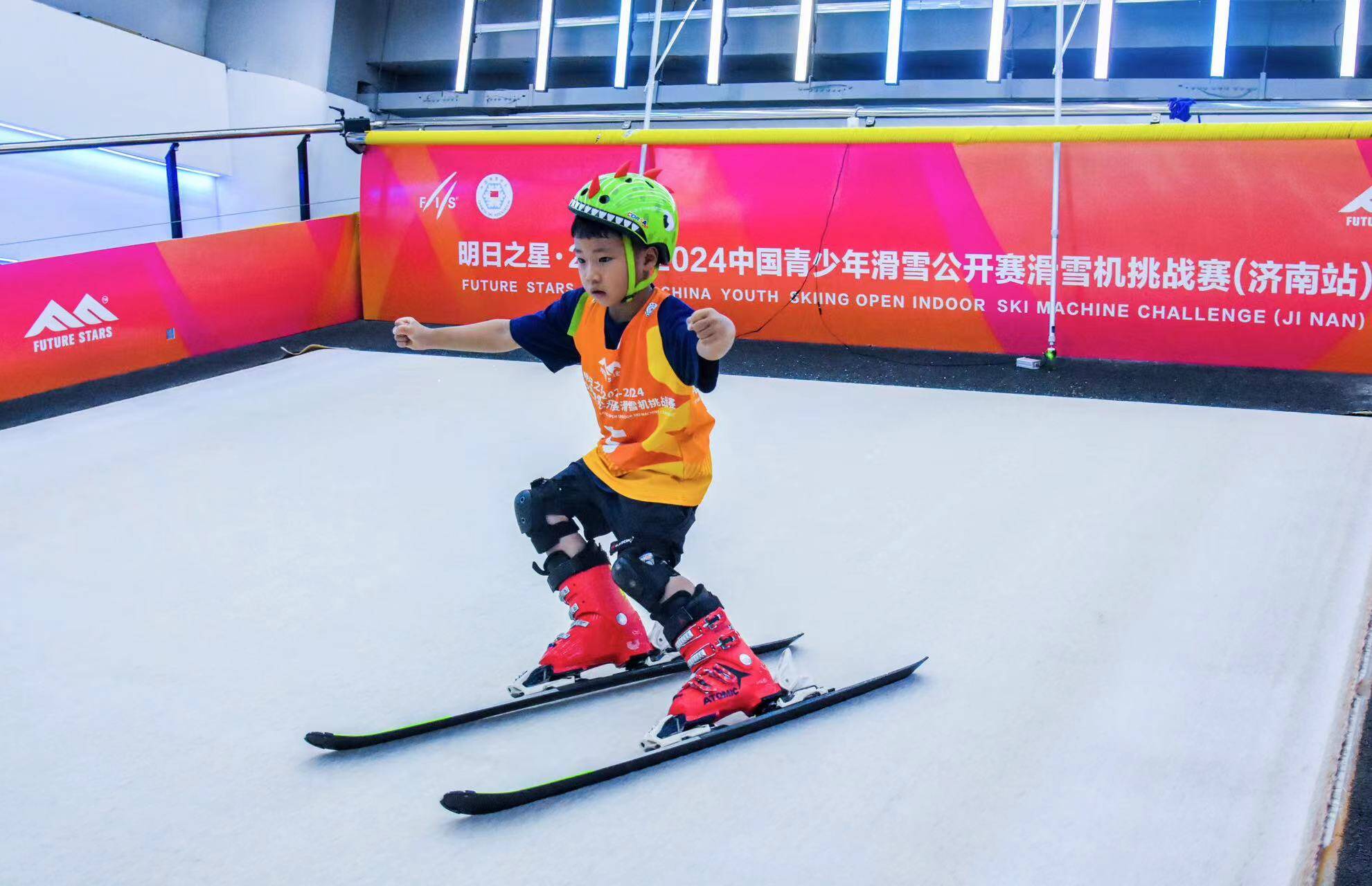 明日之星·2023-2024中国青少年滑雪公开赛滑雪机挑战赛（济南站）成功举行