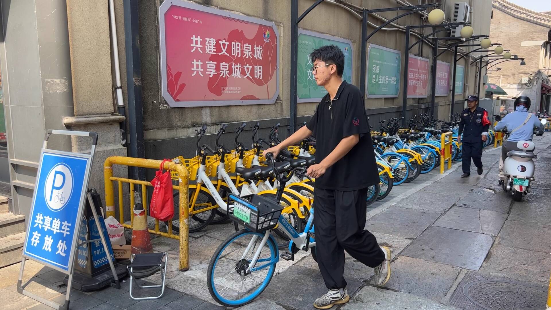 试运行10天 济南泉城路告别共享单车“任性停”了吗？