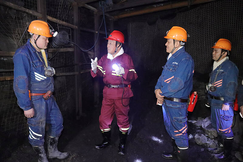 山东能源新驿煤矿掘进提效持续发力 着力破解“卡脖子”难题