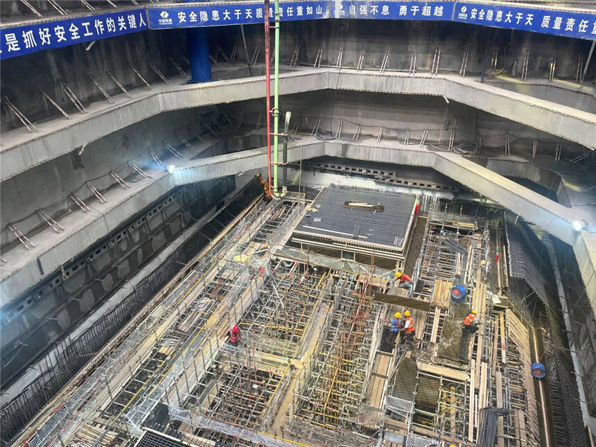 青岛地铁15号线首台盾构始发井封顶 全线17座车站均已进场开工