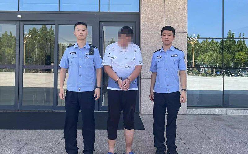 狂奔6個路口 90后00后民警上演街頭“急速追擊”