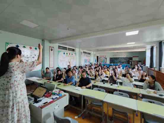 济南协和双语实验学校举行教师心理健康培训讲座