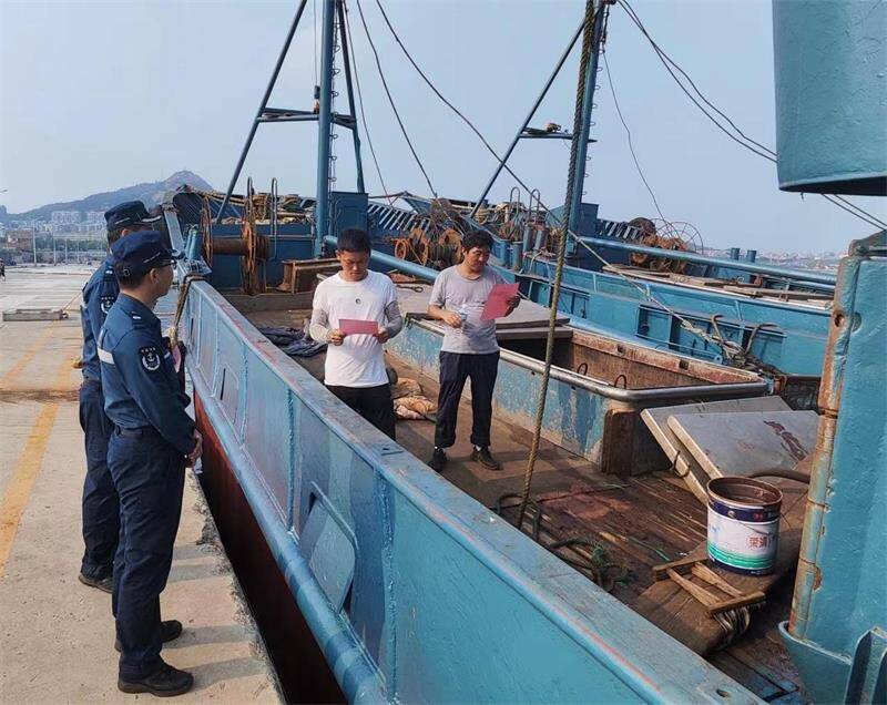 开渔在即！山东威海海警局为渔民顺利“开渔”保驾护航